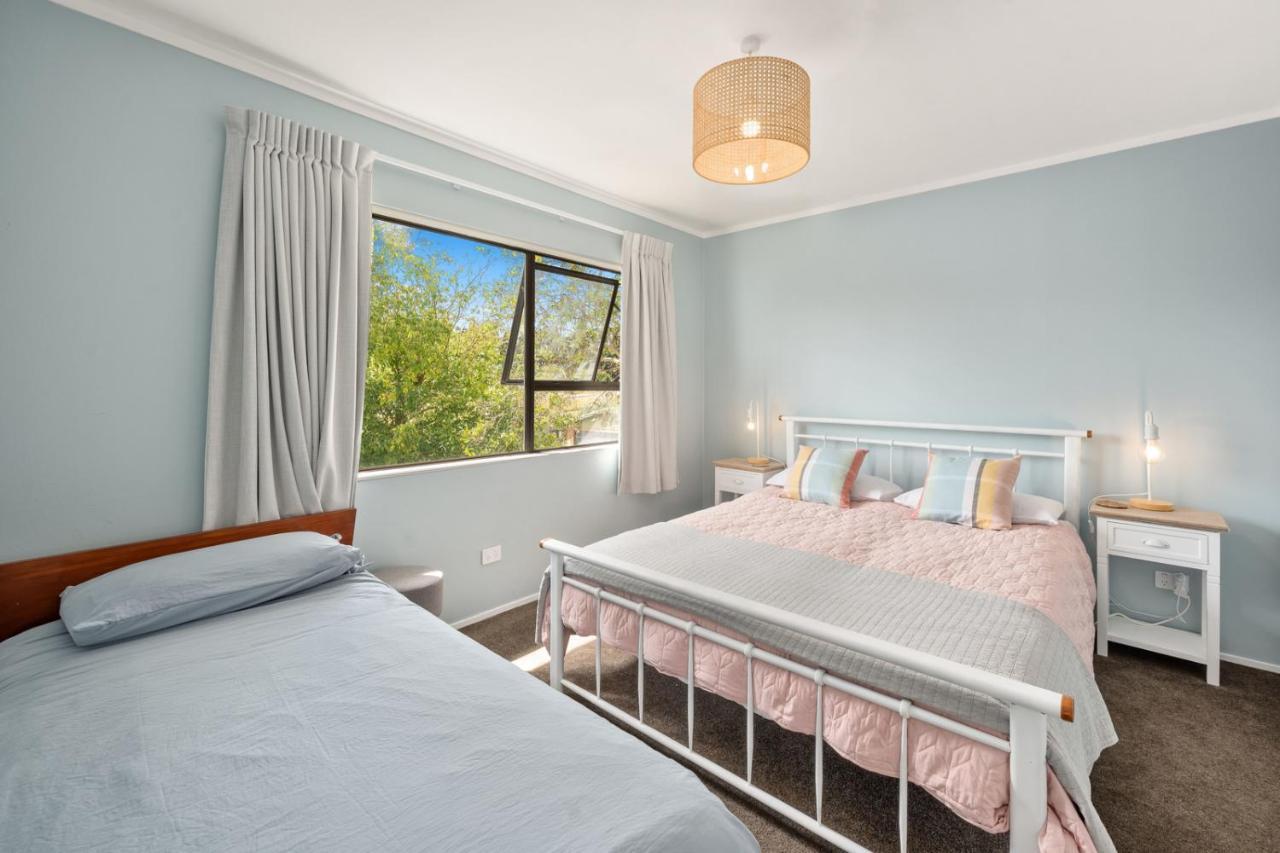 Waitahanui Lake House - Lake Taupo Holiday Home Dış mekan fotoğraf